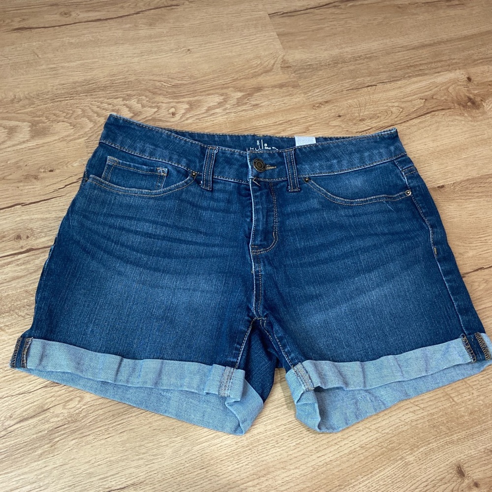 Jorts, vintage style, mid-rise, great condition 
size: 8 
brand: Time and Tru